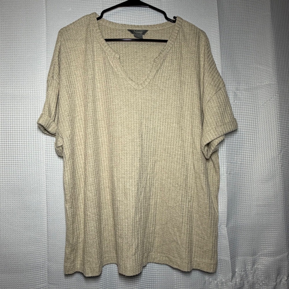 Natural Reflections Waffle Knit Top L‎ Beige V-Neck Cuffed Sleeve
